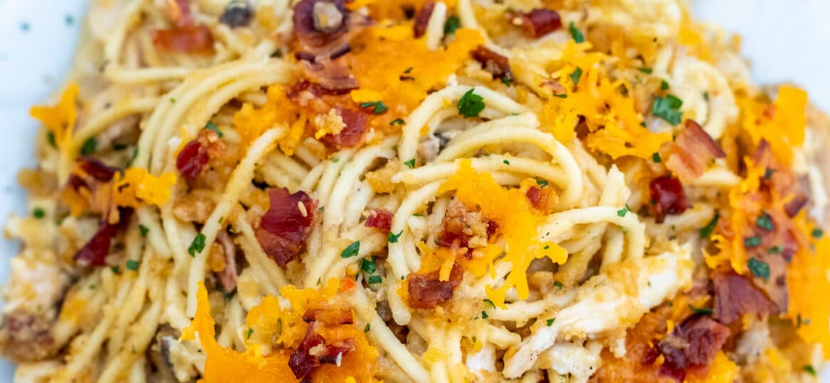 Crack Chicken Spaghetti Casserole is so delicious and addictive! Imagine your favorite creamy spaghetti pasta baked and loaded with the heavenly combination of chicken, cheddar cheese, ranch dressing, and bacon pieces. #casserole #pastabake #crackchicken #chickenrecipes #sweetandsavorymeals
