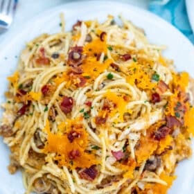 Crack Chicken Spaghetti Casserole is so delicious and addictive! Imagine your favorite creamy spaghetti pasta baked and loaded with the heavenly combination of chicken, cheddar cheese, ranch dressing, and bacon pieces. #casserole #pastabake #crackchicken #chickenrecipes #sweetandsavorymeals