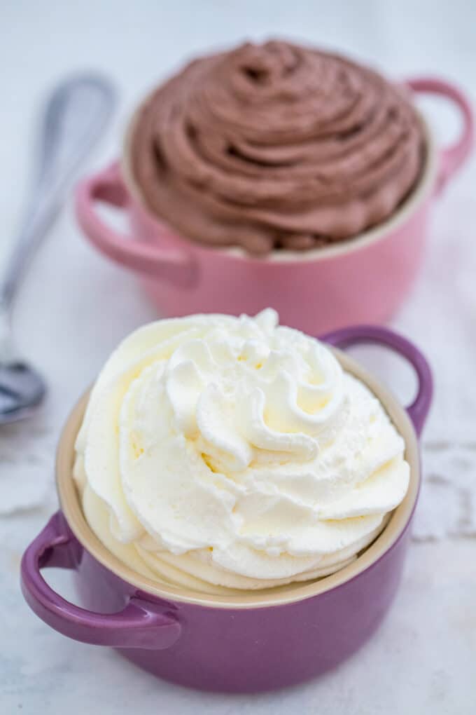 How to Make Whipped Cream {2 Ingredients} - FeelGoodFoodie