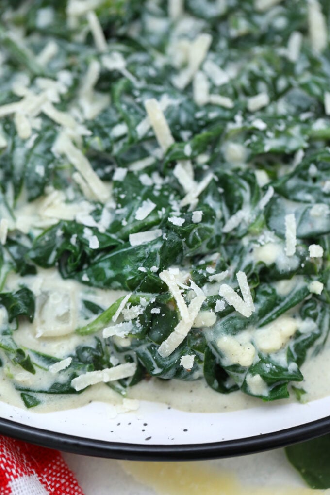 Creamed Spinach is creamy and cheesy making it a delectable side dish to savory entrees! It is a nice take on the leafy green that even kids will love! #spinach #creamedspinach #sidedish #thanksgiving #sweetandsavorymeals