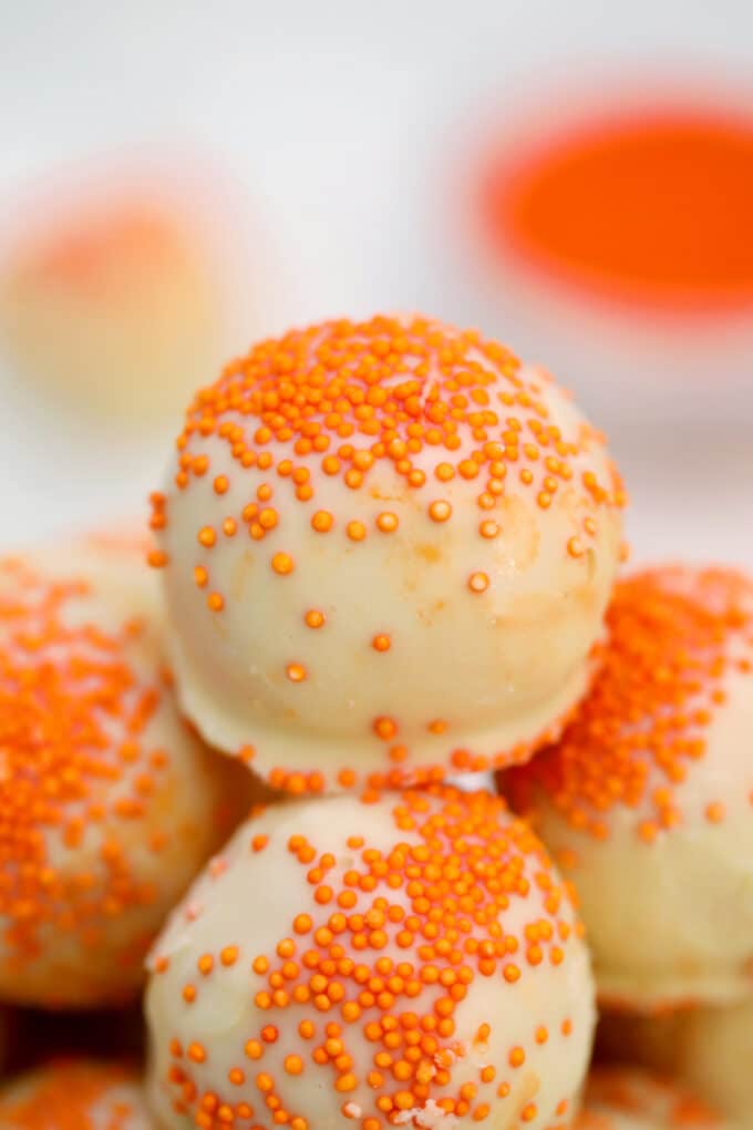 Halloween Cake Balls [Video] - Sweet and Savory Meals