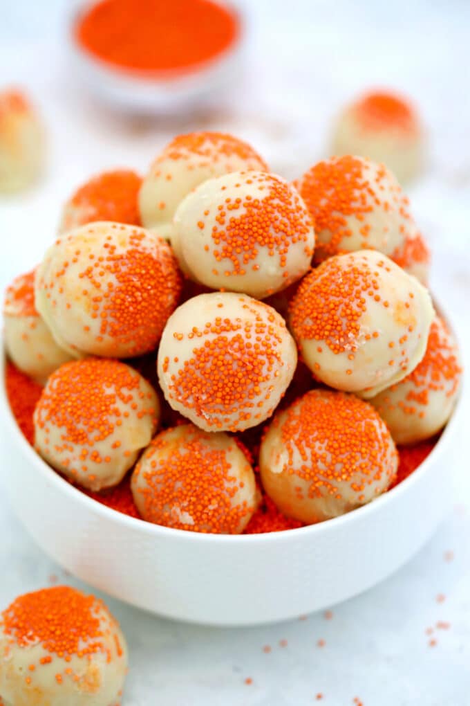 https://sweetandsavorymeals.com/wp-content/uploads/2019/09/Halloween-Cake-Balls-3-680x1020.jpg