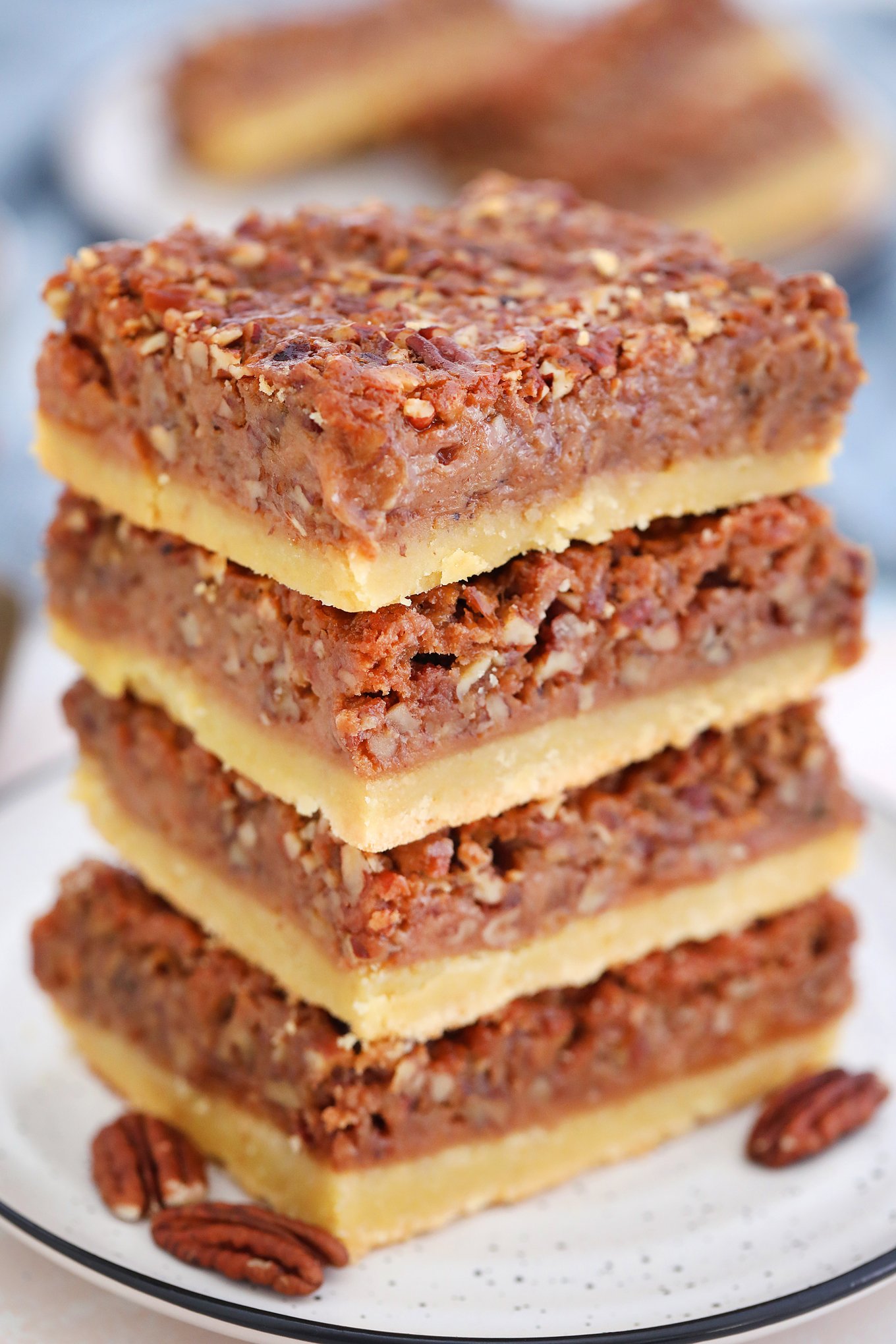 Best Easy Pecan Pie Bars Recipe [VIDEO] - Sweet and Savory Meals