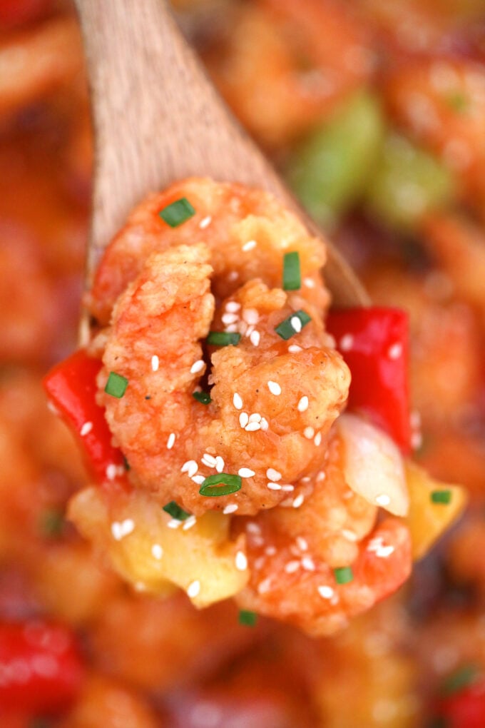 Sweet and Sour Shrimp is made with golden-crispy shrimp, healthy veggies, and coated in a delicious sweet and sour sauce. #shrimp #sweetandsour #sweetandsaourshrimp #chinesefood #sweetandsavorymeals