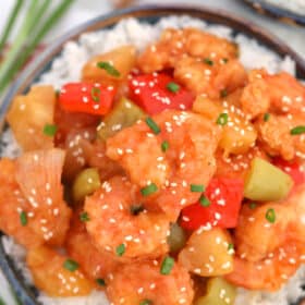 Sweet and Sour Shrimp is made with golden-crispy shrimp, healthy veggies, and coated in a delicious sweet and sour sauce. #shrimp #sweetandsour #sweetandsaourshrimp #chinesefood #sweetandsavorymeals