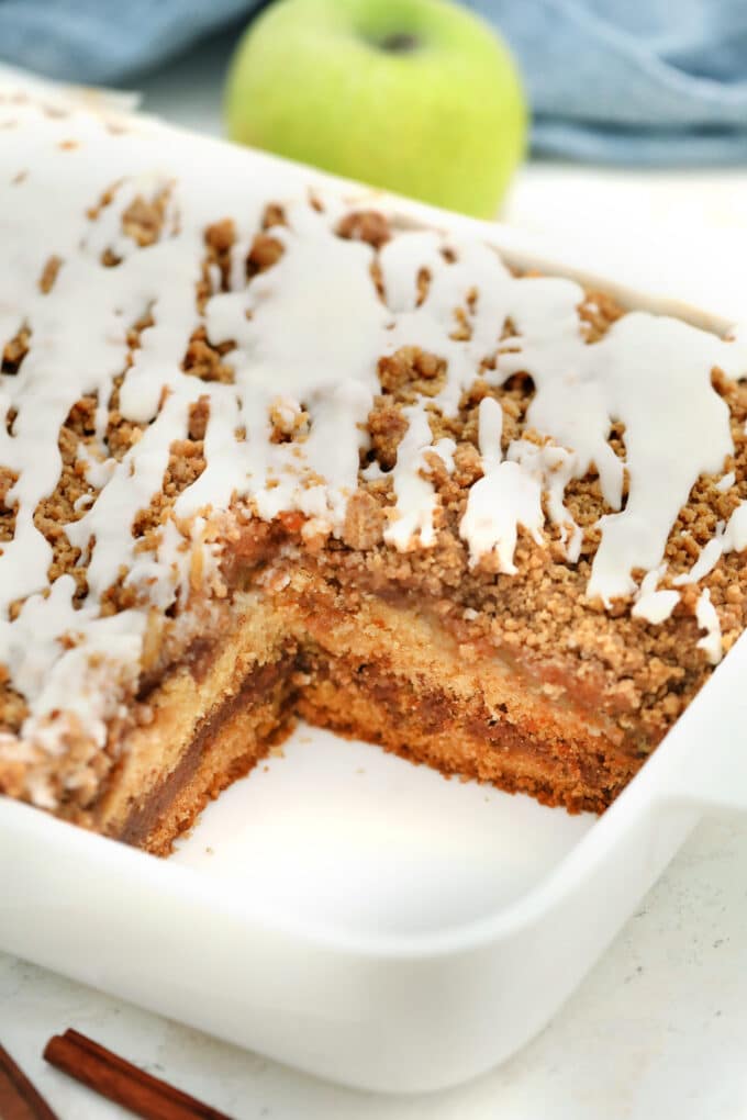 Apple Pie Coffee Cake is the perfect dessert for fall! It is dense and flavorful, made with apple pie filling and a delicious cinnamon spice streusel! #coffeecake #applerecipes #fallrecipes #applepie #sweetandsavorymeals