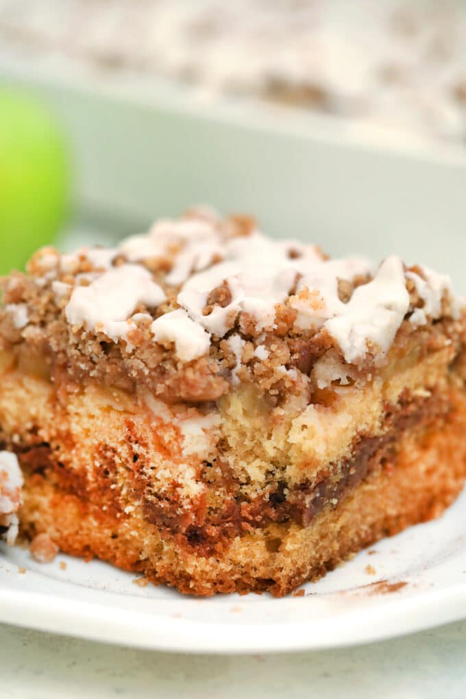 Apple Pie Coffee Cake is the perfect dessert for fall! It is dense and flavorful, made with apple pie filling and a delicious cinnamon spice streusel! #coffeecake #applerecipes #fallrecipes #applepie #sweetandsavorymeals