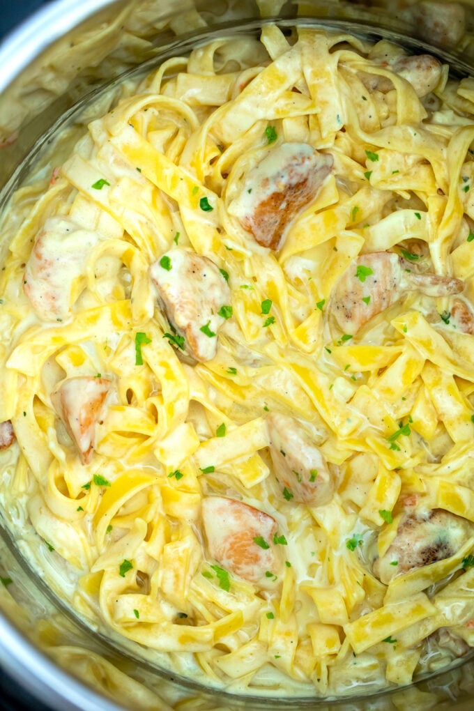 Instant Pot Chicken Alfredo is a classic favorite! Make this creamy dish at home using the trusty Instant Pot for a quick meal with minimal cleanup! #instantpot #pressurecooker #pastadinner #chickenalfredo #sweetandsavorymeals