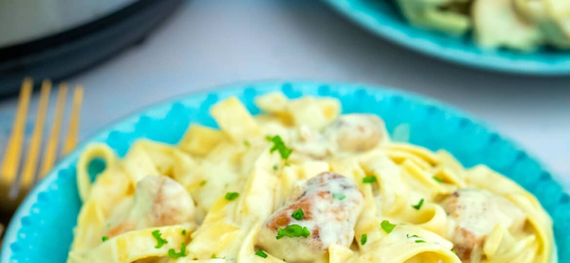 Instant Pot Chicken Alfredo is a classic favorite! Make this creamy dish at home using the trusty Instant Pot for a quick meal with minimal cleanup! #instantpot #pressurecooker #pastadinner #chickenalfredo #sweetandsavorymeals