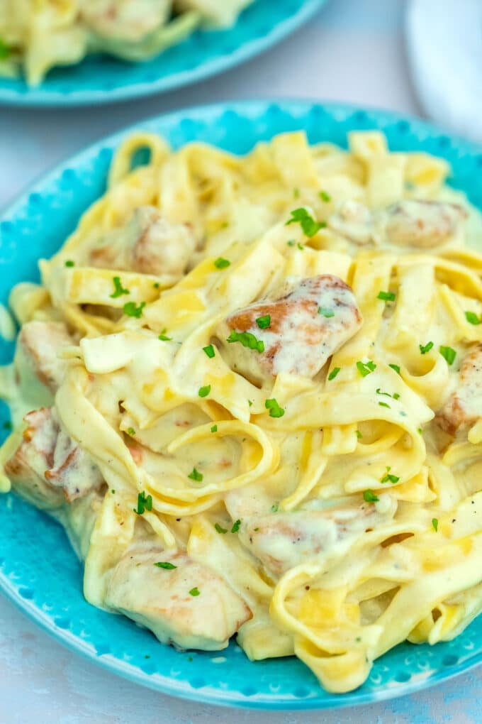 Instant Pot Chicken Alfredo is a classic favorite! Make this creamy dish at home using the trusty Instant Pot for a quick meal with minimal cleanup! #instantpot #pressurecooker #pastadinner #chickenalfredo #sweetandsavorymeals