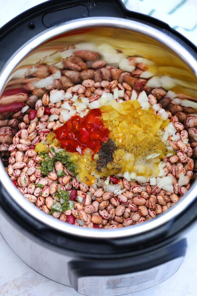 Instant Pot Refried Beans make for a great side dish that has that Mexican flair we are all crazy about. Homemade and quick, this recipe is a winner! #instantpot #pressurecooker #refriedbeans #beans #sweetandsavorymeals