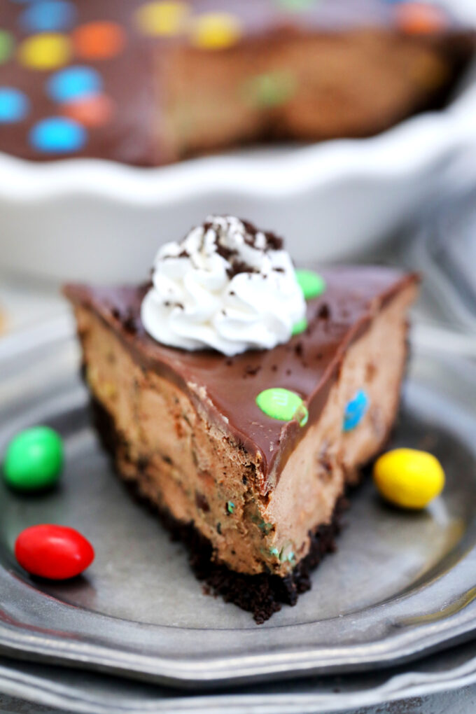 No-Bake M&M's Pie with Oreo crust is creamy, nutty, and chocolaty! It is so colorful and festive that it makes for a great dessert for kids and the kids-at-heart! #halloween #nobake #pie #chocolatepie #sweetandsavorymeals