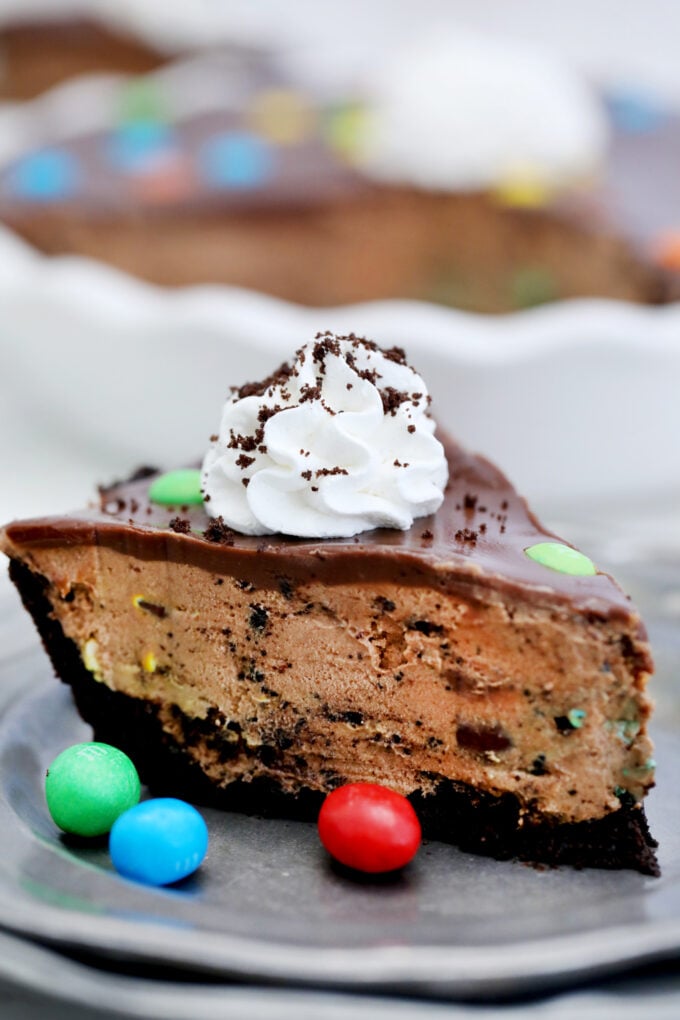 No-Bake M&M's Pie with Oreo crust is creamy, nutty, and chocolaty! It is so colorful and festive that it makes for a great dessert for kids and the kids-at-heart! #halloween #nobake #pie #chocolatepie #sweetandsavorymeals