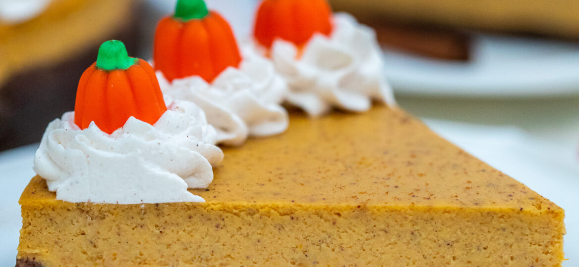 Pumpkin Cheesecake is super flavorful and delicious with just the right amount of pumpkin flavor. It is the best dessert you can have on your Thanksgiving table.  #pumpkin #pumpkincheesecake #cheesecake #thanksgiving #sweetandsavorymeals