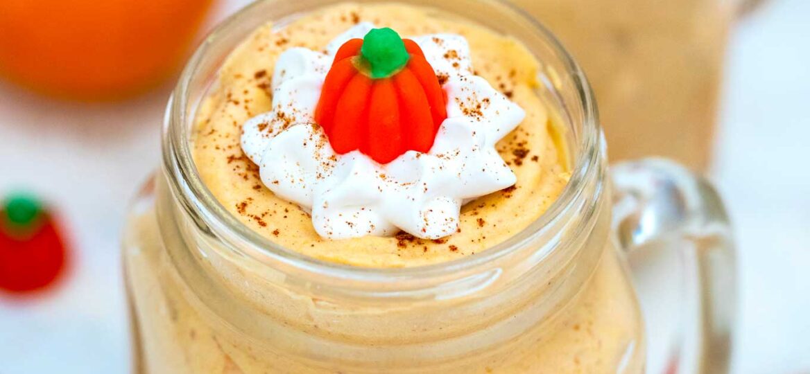 Pumpkin Mousse is smooth, light, and creamy! It has all the amazing flavors of autumn in one easy-to-prepare, no-bake dessert! #pumpkin #pumpkinmousse #fallrecipes #thanksgiving #sweetandsavorymeals