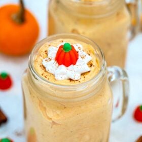 Pumpkin Mousse is smooth, light, and creamy! It has all the amazing flavors of autumn in one easy-to-prepare, no-bake dessert! #pumpkin #pumpkinmousse #fallrecipes #thanksgiving #sweetandsavorymeals