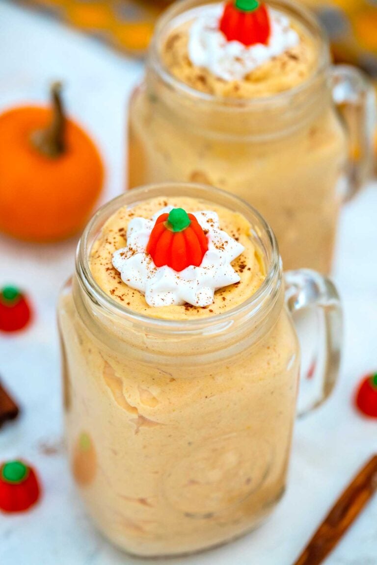 Pumpkin Mousse is smooth, light, and creamy! It has all the amazing flavors of autumn in one easy-to-prepare, no-bake dessert! #pumpkin #pumpkinmousse #fallrecipes #thanksgiving #sweetandsavorymeals