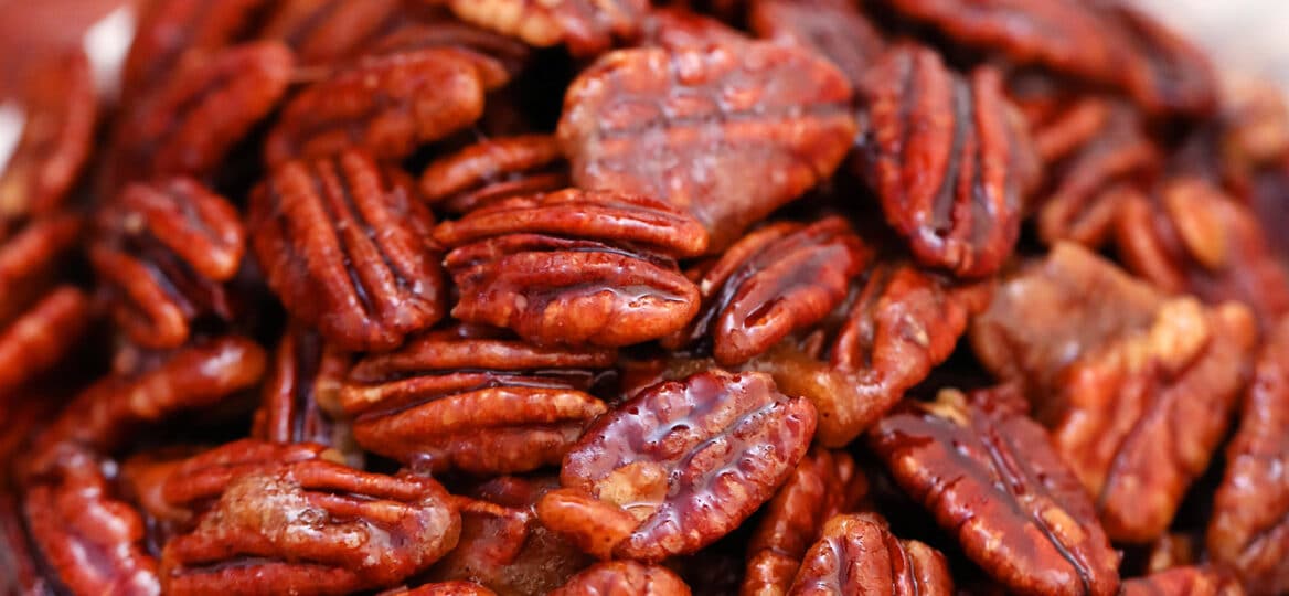Candied Pecans are great for snacking, desserts and even salads! This recipe makes sure that the nuts are not sticky, but crunchy, and perfectly spiced! #pecans #candiedpecans #sweetandsavorymeals #easyrecipes #fallrecipes