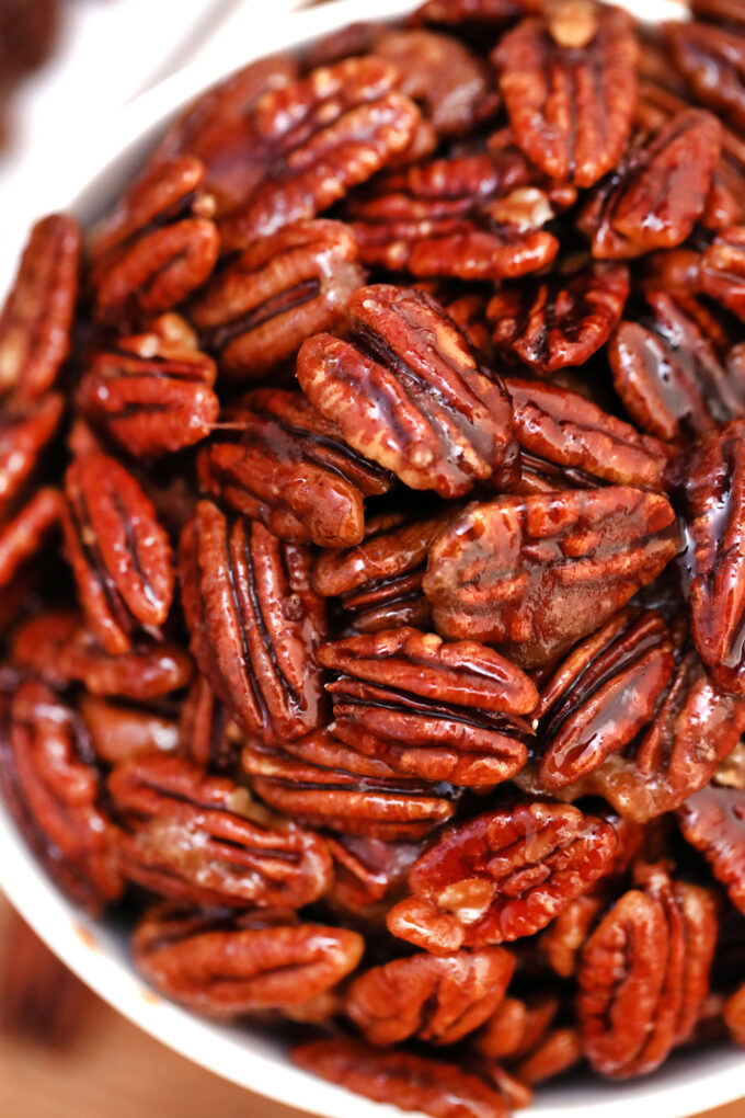 Candied Pecans are great for snacking, desserts and even salads! This recipe makes sure that the nuts are not sticky, but crunchy, and perfectly spiced! #pecans #candiedpecans #sweetandsavorymeals #easyrecipes #fallrecipes