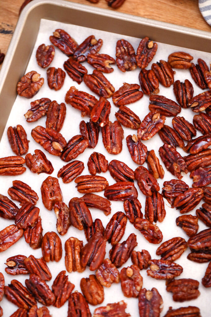 Candied Pecans are great for snacking, desserts and even salads! This recipe makes sure that the nuts are not sticky, but crunchy, and perfectly spiced! #pecans #candiedpecans #sweetandsavorymeals #easyrecipes #fallrecipes