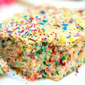 White Chocolate Funfetti Cake is very easy to make, loaded with sprinkles and topped with melted white chocolate, making it a fun and tasty dessert. #funfetticake #cakerecipes #sweetandsavorymeals #birthdaycake #sprinkles