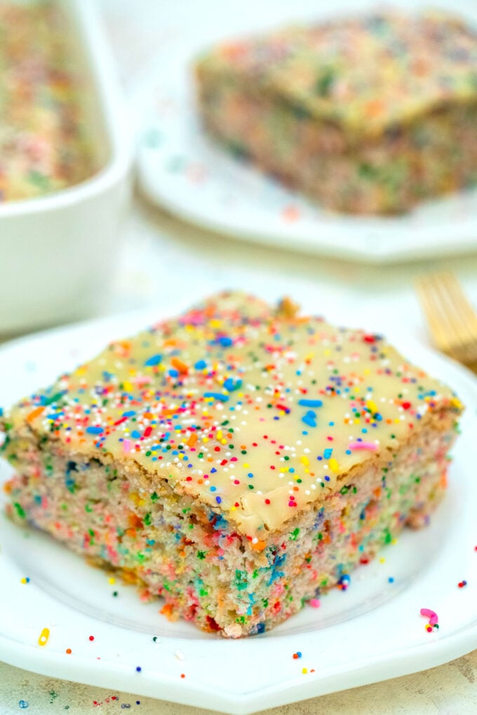 White Chocolate Funfetti Cake is very easy to make, loaded with sprinkles and topped with melted white chocolate, making it a fun and tasty dessert. #funfetticake #cakerecipes #sweetandsavorymeals #birthdaycake #sprinkles