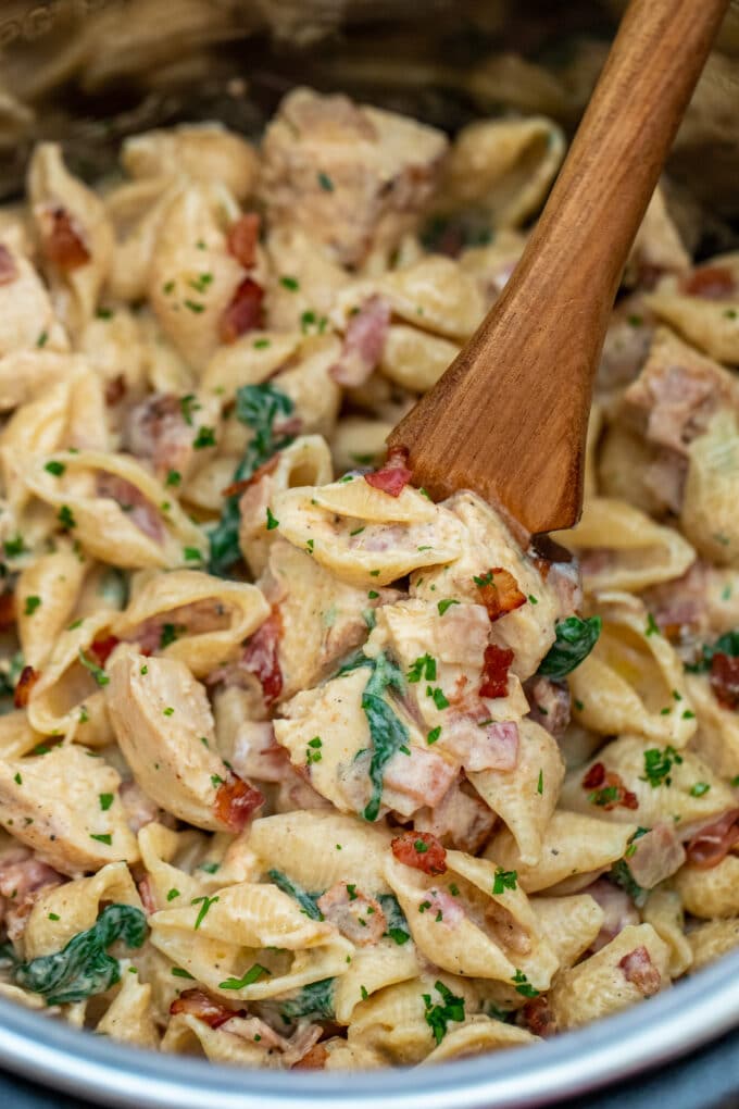 Image of instant pot chicken bacon ranch pasta.