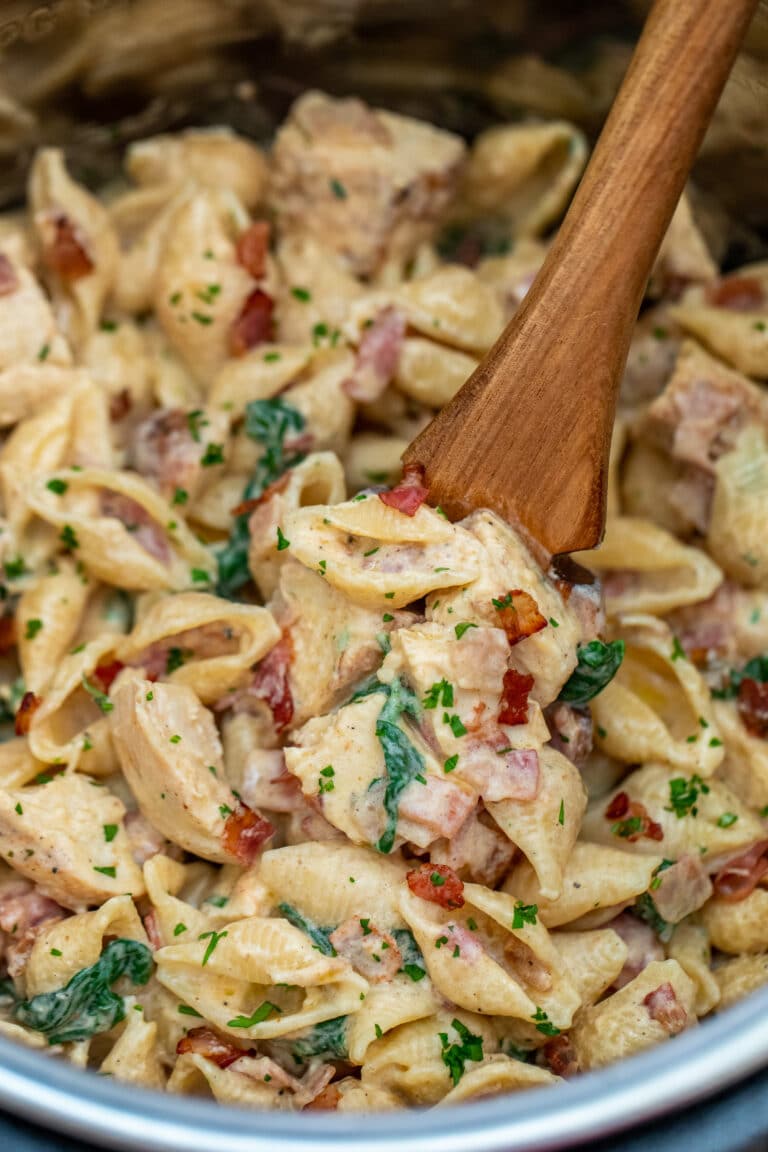 Instant Pot Chicken Bacon Ranch Pasta is a creamy and satisfying dish that the whole family will love! #pasta #instantpot #pressurecooker #sweetandsavorymeals #dinnerideas