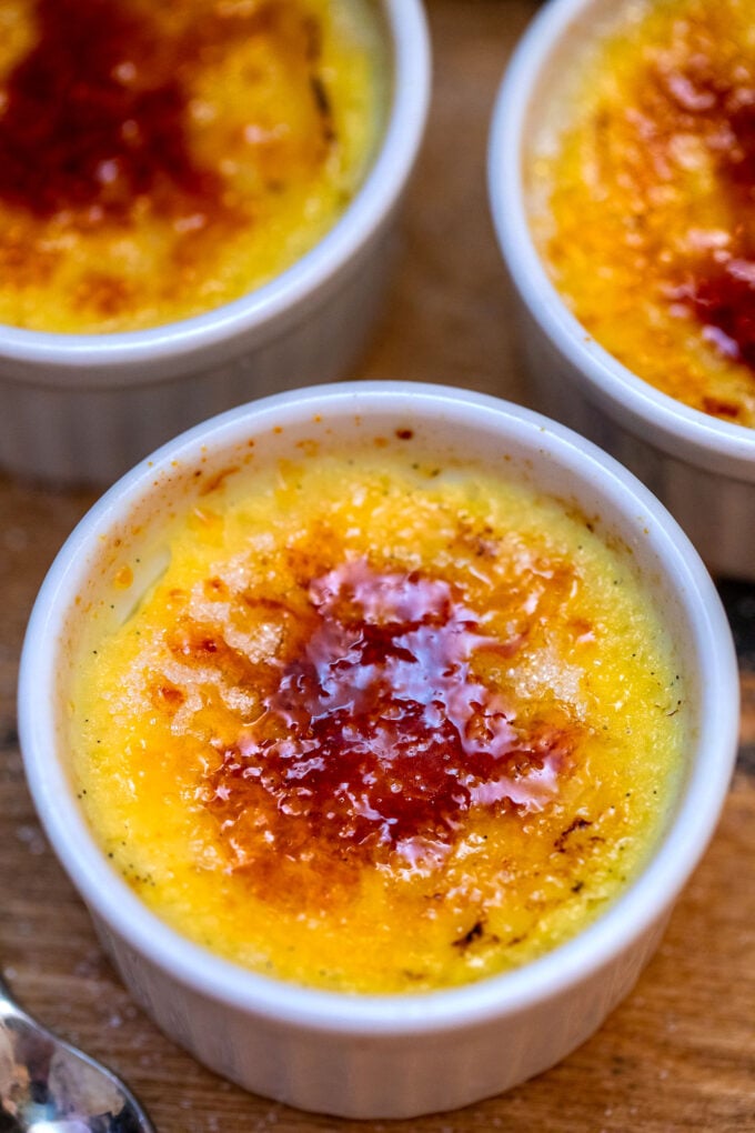 Instant Pot Creme Brulee is soft, luxuriously creamy, and so comforting! #instantpot #pressurecooker #cremebrulee #instantpotrecipes #sweetandsavorymeals
