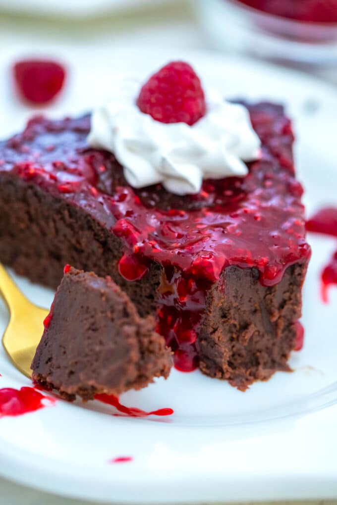 Keto Chocolate Cake is a delectable dessert that you can enjoy even when you are on a low-carb diet! It is rich, fudgy and very chocolaty! #keto #ketodeeserts #ketocake #flourlesscake #chocolatecake #sweetandsavorymeals