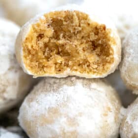 Mexican Wedding Cookies or Snowball Cookies are buttery, tender and melt in your mouth with deliciousness. #cookies #mexicancookies #snowballcookies #mexicanweddingcookies #christmascookies #sweetandsavorymeals