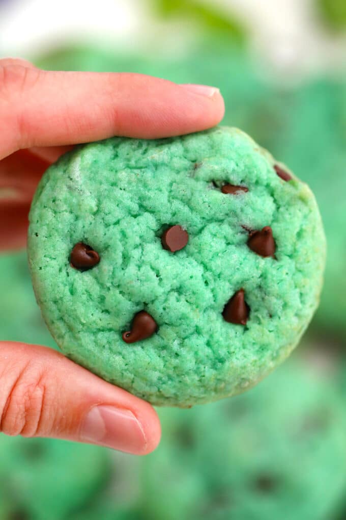 Pudding Mint Chocolate Chip Cookies are gooey, flavorful, and fun, this fun-colored dessert is perfect for the holidays and family get-togethers!  #cookies #christmascookies #stpatrickday #stpatrick #greendesserts #sweetandsavorymeals