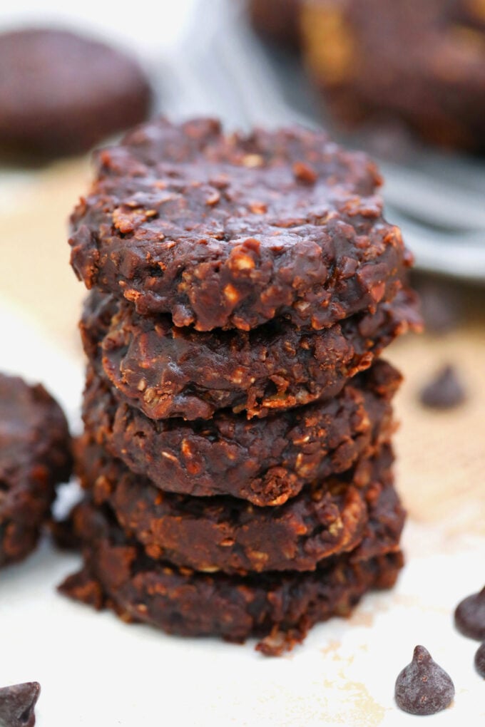No-Bake Cookies are chewy, chocolaty and nutty at the same time! The best part is that they are quick to make and no use of the oven in this recipe! #nobake #nobakecookies #cookies #christmascookies #sweetandsavorymeals