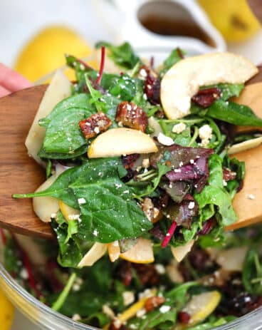 Pear Salad is the best salad for autumn and winter! Make the best out of this fruit by preparing this light and refreshing side dish for your savory meals! #salad #fallrecipes #pear #pearsalad #sweetandsavorymeals