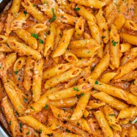 Penne alla Vodka is a delicious dish that any pasta lover will enjoy! Adding vodka to the tomato-based sauce is a nice twist to a rather simple pasta dish. #pasta #penneallavodka #pastarecipes #sweetandsavorymeals #dinnerideas