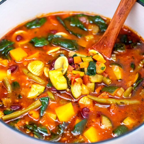 https://sweetandsavorymeals.com/wp-content/uploads/2019/11/Vegetarian-Ministrone-Soup-2-500x500.jpg