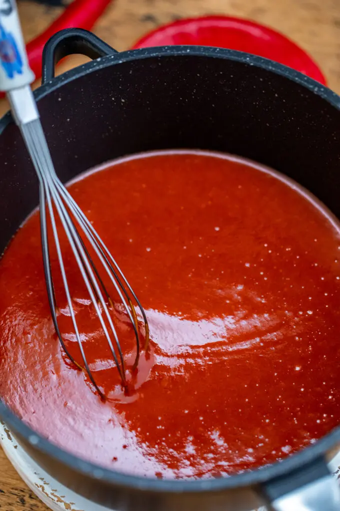 Homemade Buffalo Sauce is a bolder and fancier version of a hot sauce easily made in your own kitchen. #buffalosauce #buffalowingsauce #sweetandsavorymeals #sauce #dippingsauce