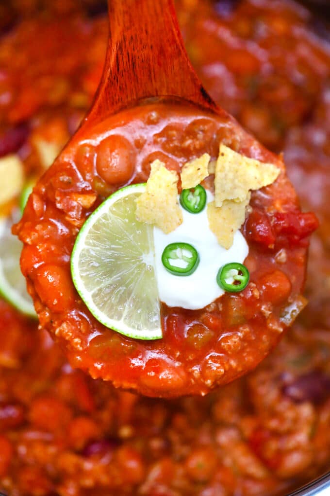 Instant Pot Wendy's Chili is equally flavorful and hearty as the stovetop version! #chili #wendyschili #copycatrecipe #instantpot #pressurecooker #sweetandsavorymeals