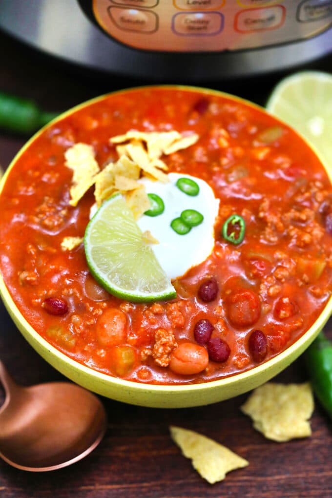 Instant Pot Wendy's Chili is equally flavorful and hearty as the stovetop version! #chili #wendyschili #copycatrecipe #instantpot #pressurecooker #sweetandsavorymeals