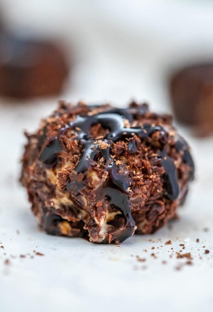 Keto Peanut Butter Cheesecake Fat Bombs explode with flavors that are too good to resist! #keto #fatbombs #ketodesserts #ketorecipes #sweetandsavorymeals