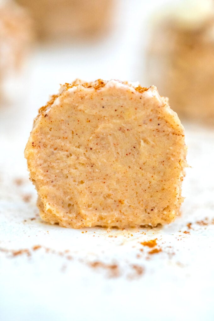Keto Snickerdoodle Cheesecake Fat Bombs are perfect for the holiday season! Even when you are on a strict diet, feel satisfied with these frozen treats! #keto #ketodesserts #ketorecipes #fatbombs #sweetandsavorymeals #christmasrecipes #snickerdoodle #lowcarbdesserts
