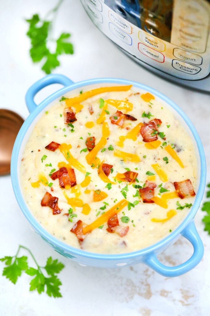 Instant Pot Bacon Ranch Potato Soup. #souprecipes #instantpotrecipes #pressurecooker #sweetandsavorymeals #instantpot