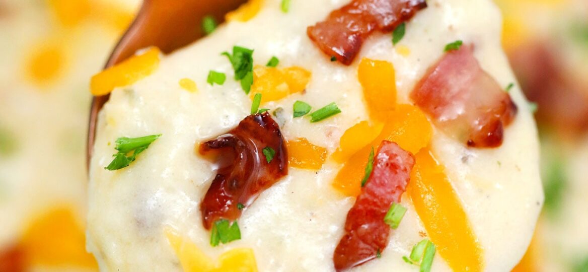 Instant Pot Bacon Ranch Potato Soup. #souprecipes #instantpotrecipes #pressurecooker #sweetandsavorymeals #instantpot