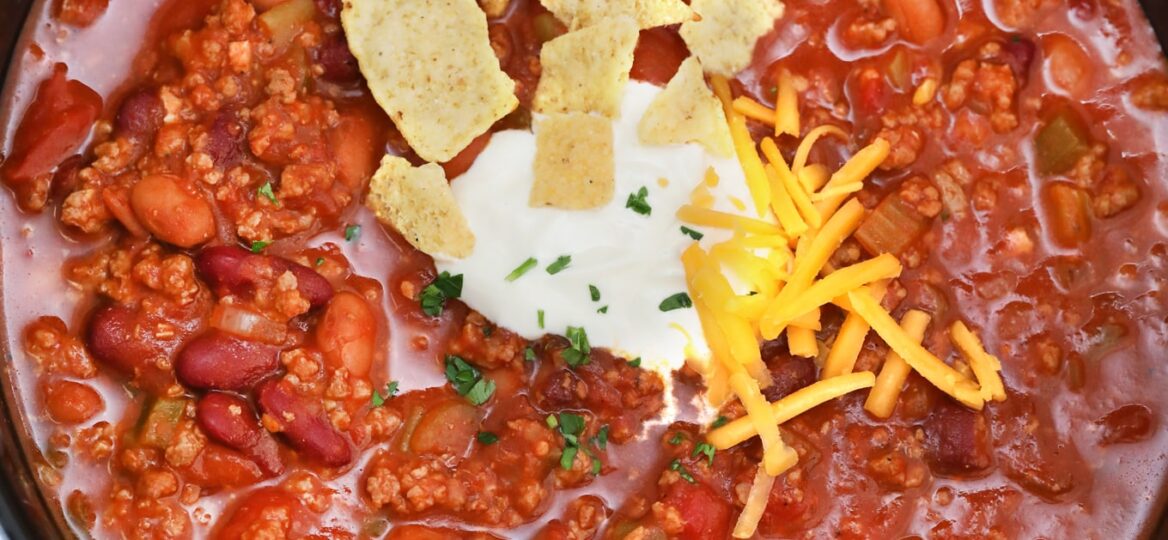 Slow Cooker Wendy's Chili has all the flavors melded together in one heartwarming dish! Get the authentic experience with this precise copycat recipe! #chili #slowcookerrecipes #crockpotrecipes #chilirecipe #copycatrecipes #sweetandsavorymeals