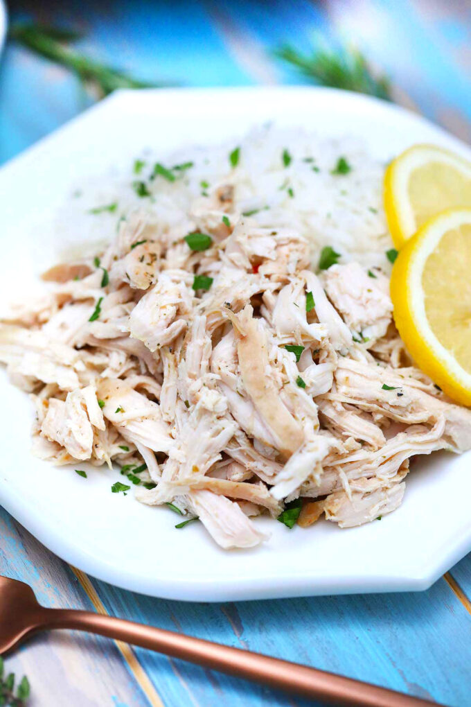 photo if shredded chicken breasts on rice