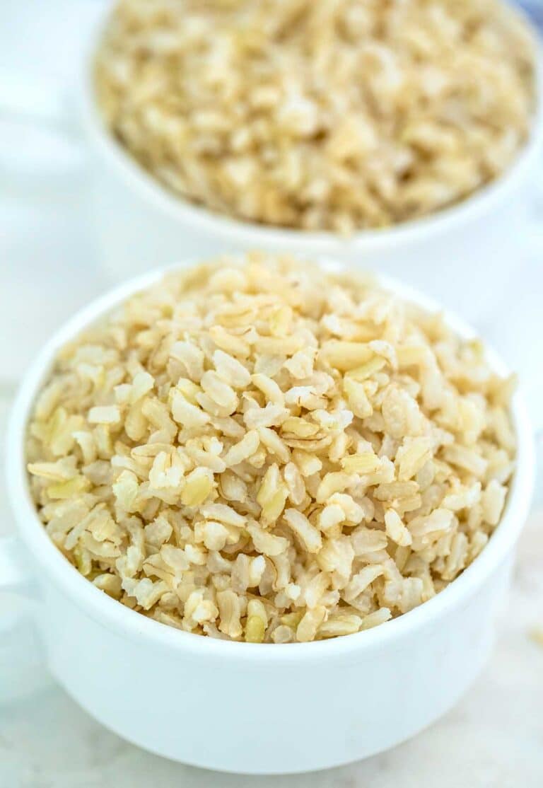 photo of perfectly cooked brown rice in bowls