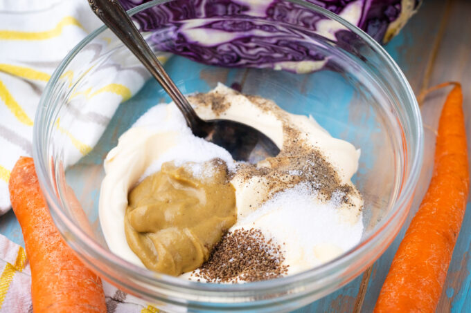 Creamy mayo dressing with mustard.