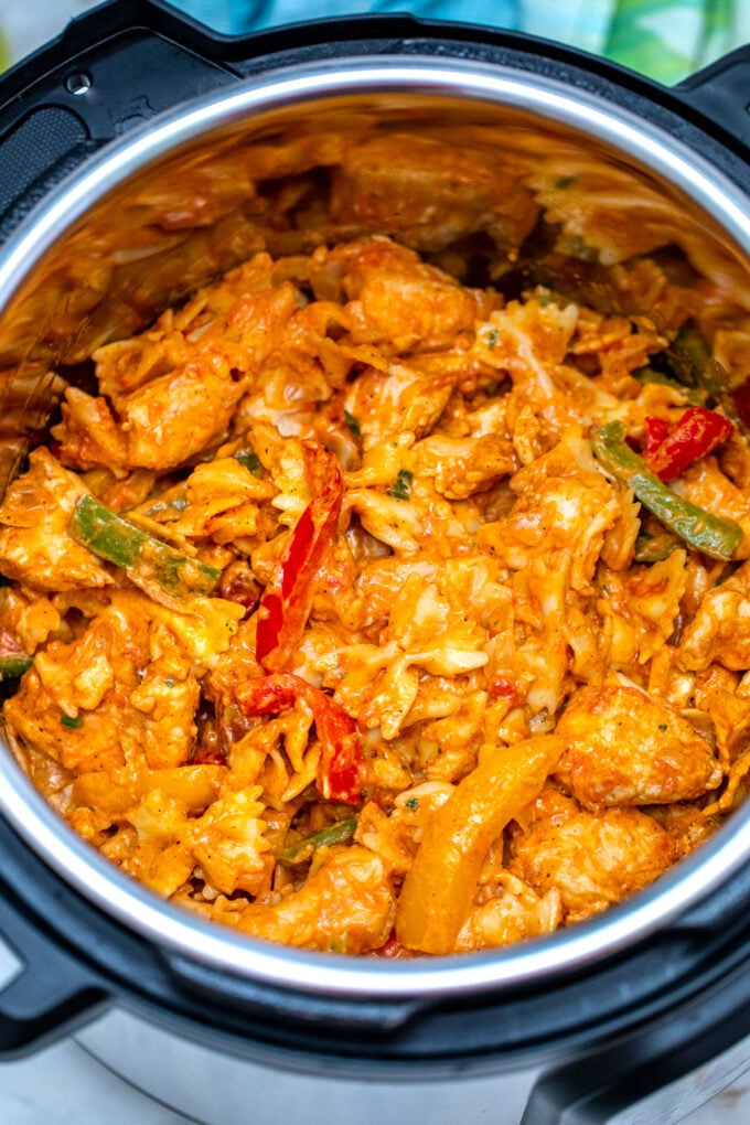 photo of pressure cooker chicken fajita pasta