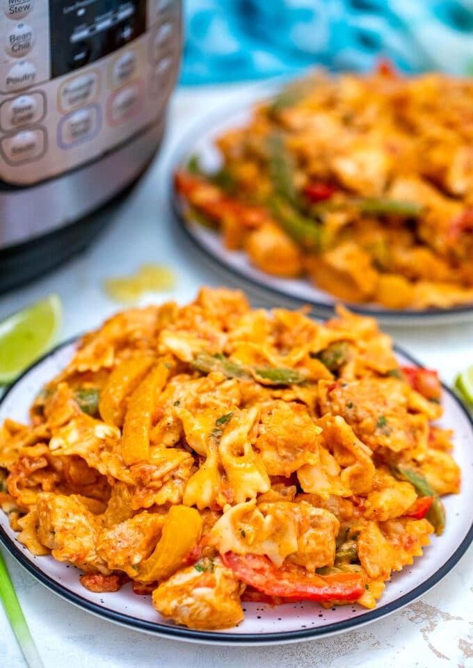 photo of chicken fajita pasta served with lime wedges