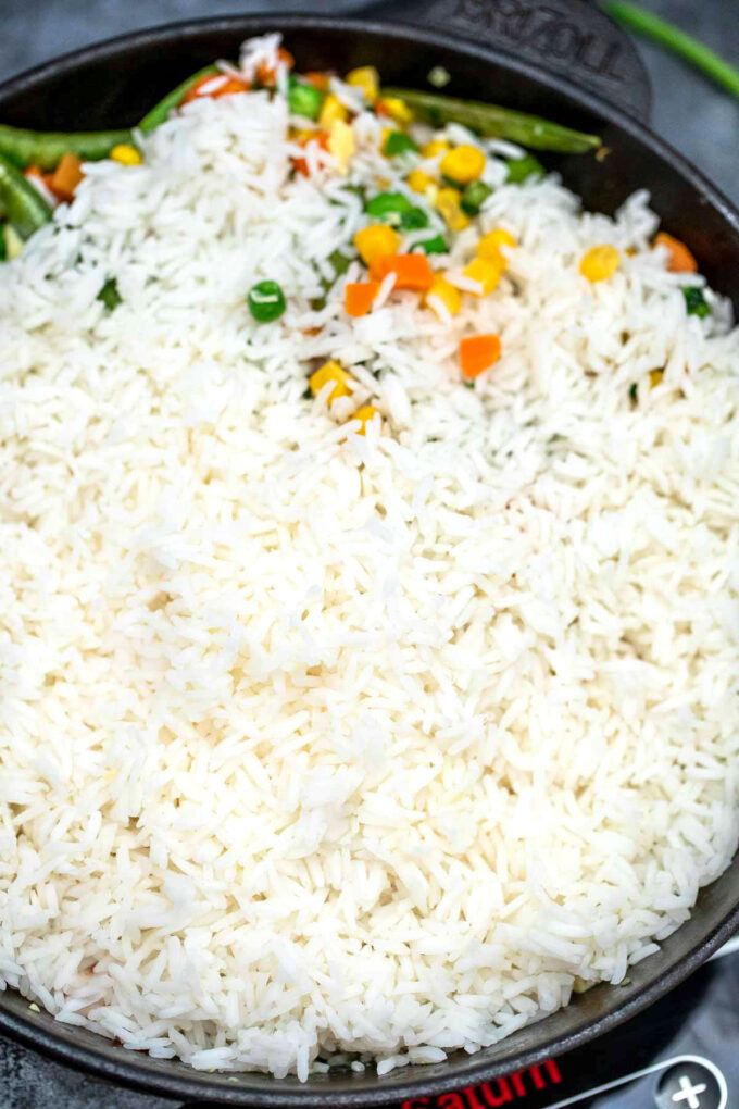 Image of cooked rice for egg fried rice.